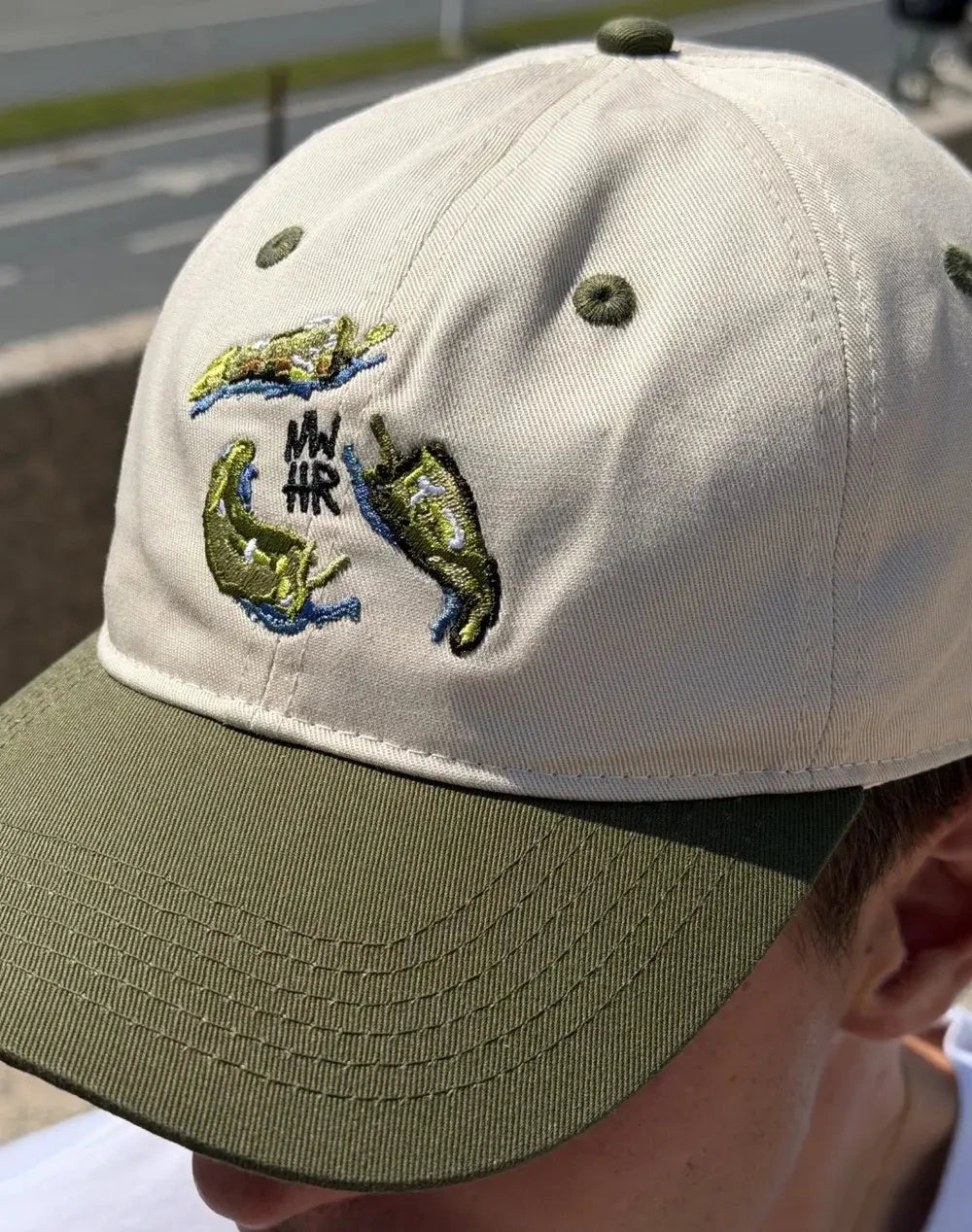 Gorra Pementos de NWHR, 6 paneles en algodón orgánico con bordado frontal y cierre ajustable.