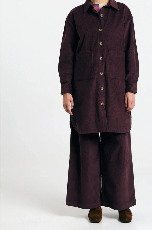 Sobrecamisa Seia cord brown de Suite13Lab en pana de algodón orgánico, con bolsillos de parche