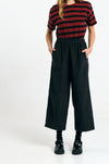 Pantalón Avis black de Suite13Lab en micro pana de algodón orgánico, corte globo y silueta cropped