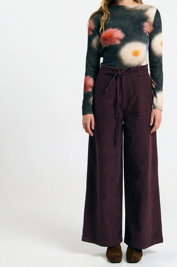 Pantalón Silves cord brown de Suite13Lab en pana de algodón orgánico, pierna ancha con cinturón