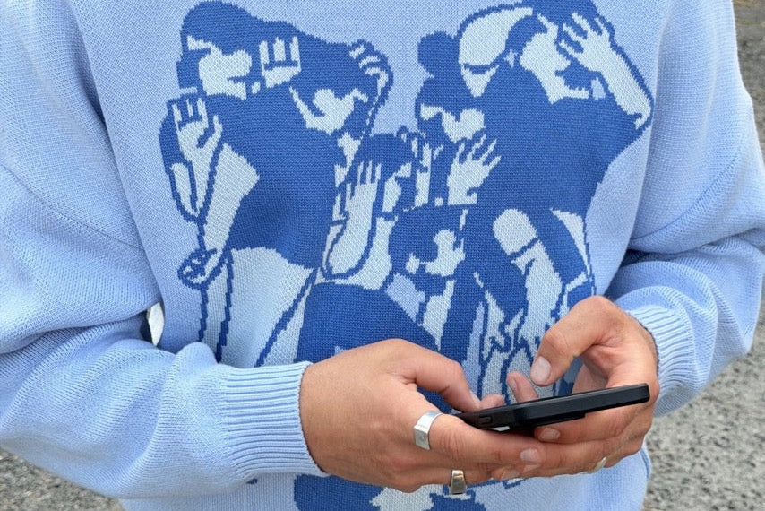 Jersey Leira Azul de NWHR: 100% algodón orgánico GOTS y punto con textura. Estilo relajado, cómodo y muy fetén. Fabricado éticamente en Portugal.