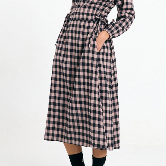 Vestido midi Ota check black de Suite13Lab en algodón orgánico, con mangas abullonadas