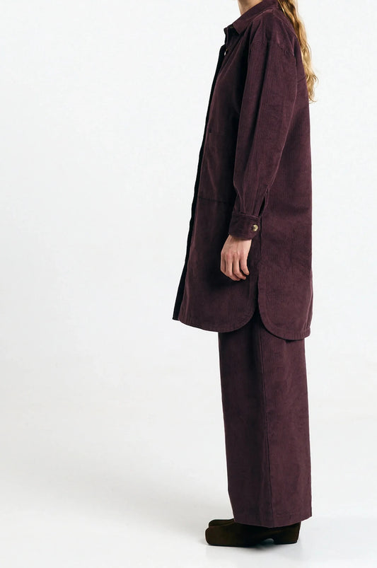 Sobrecamisa Seia cord brown de Suite13Lab en pana de algodón orgánico, con bolsillos de parche