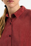 Camisa Lisboa brick de Suite13Lab en lyocell TENCEL, manga larga, cuello clásico y caída fluida