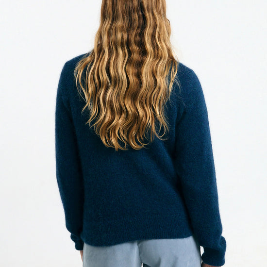 Jersey Babol azul de Suite13Lab en baby alpaca y lana merino RWS, hecho en España
