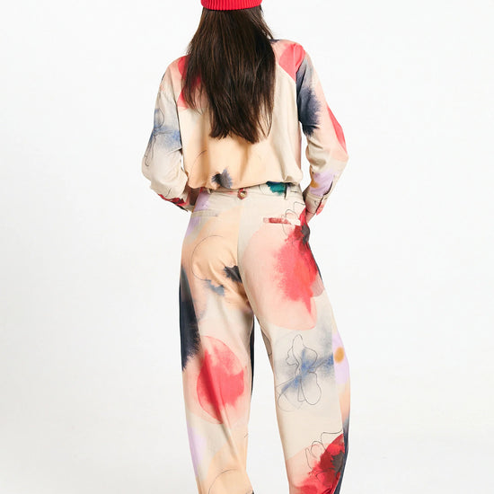 Pantalón Nine print garden de Suite13Lab en micro pana de algodón orgánico, con pliegues y bajo ajustable