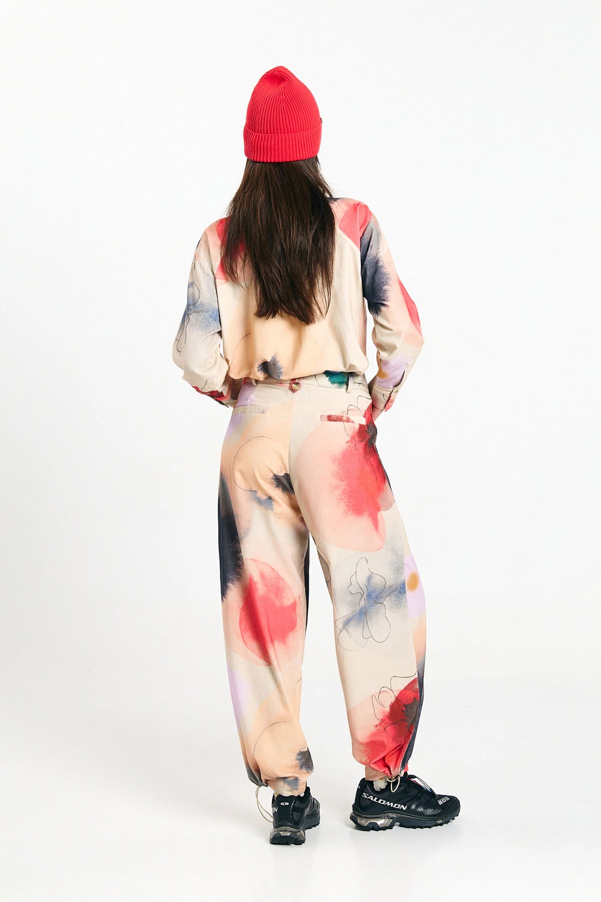 Pantalón Nine print garden de Suite13Lab en micro pana de algodón orgánico, con pliegues y bajo ajustable