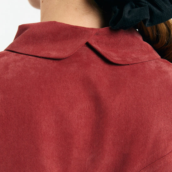 Camisa Lisboa brick de Suite13Lab en lyocell TENCEL, manga larga, cuello clásico y caída fluida