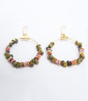 Pendientes de aro Creta de Montse Betanzos: conchas
marinas en color natural, 30 mm de diámetro.