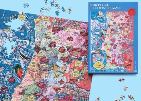 Puzzle de 1000 piezas que representa un mapa ilustrado de Portugal con sus regiones vinícolas, variedades de uva y elementos culturales sobre un fondo azul oscuro.