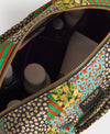 Neceser grande de la marca Wouf con estampado floral estilo bohemio, compartimento con cremallera y etiqueta de cuero reciclado, fabricado en Barcelona.