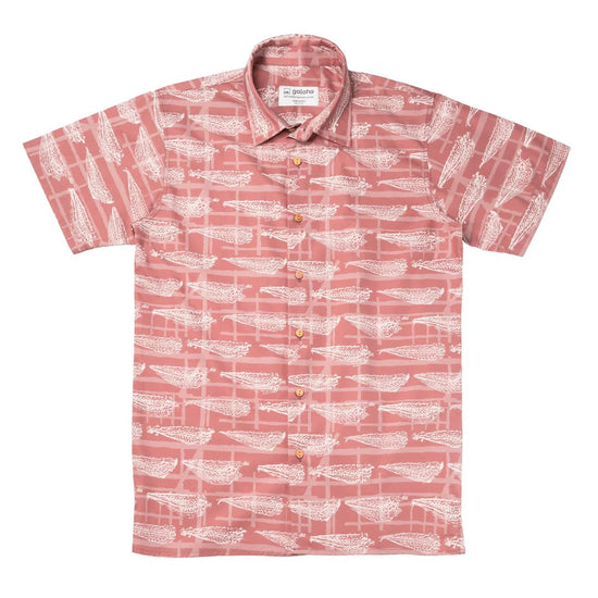 Camisa de hombre de manga corta con estampado artístico inspirado en el secado del congrio, botones de madera de olivo y tejido de algodón orgánico de Galoha.