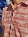 Camisa de hombre de manga corta con estampado artístico inspirado en el secado del congrio, botones de madera de olivo y tejido de algodón orgánico de Galoha.