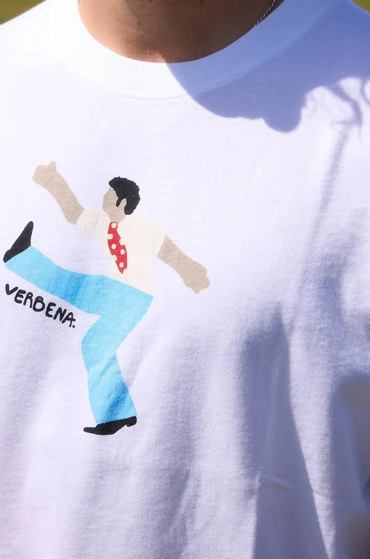 Camiseta de manga corta y corte holgado con diseño gráfico original modelo Verbena, confeccionada de forma ética en algodón orgánico por la marca NWHR.