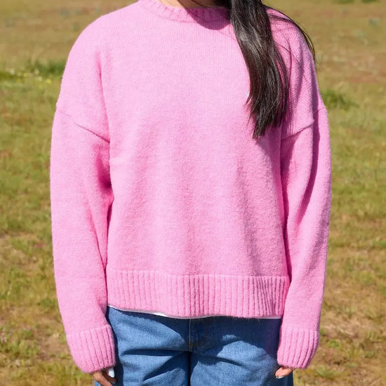 Jersey Brushed, lana mohair y acrilico en jersey de corte boxy con el logo de NWHR