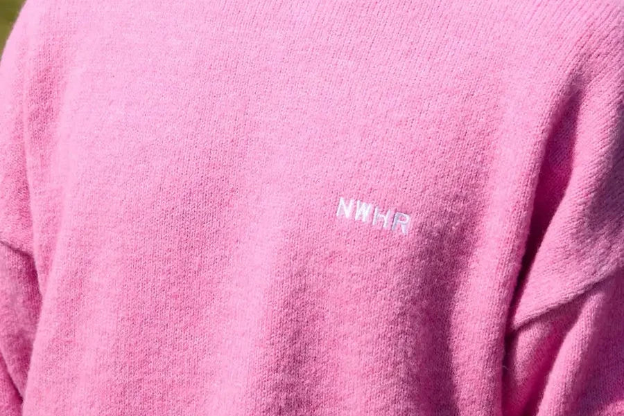 Jersey Brushed, lana mohair y acrilico en jersey de corte boxy con el logo de NWHR