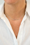

Collar con colgante de la palabra MAMÁ en plata de ley 925, cadena fina con mosquetón, joyería artesanal Pipa Pirita colección Vínculos