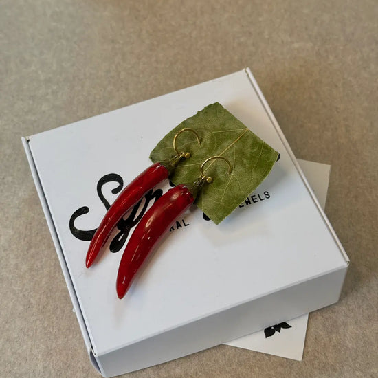 Pendientes Chillie de Syringa Jewels: chiles naturales
encapsulados en resina UV, versión aro plata y aro dorado.