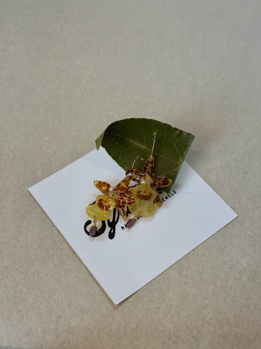 Pendientes Dama Danzante de Syringa Jewels: orquídea
Oncidium amarilla y burdeos encapsulada en resina UV.