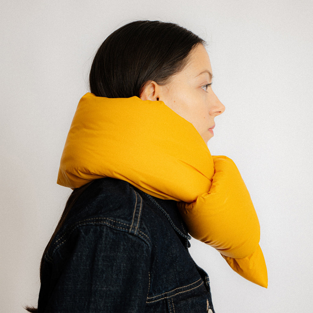 Minibufanda acolchada de nylon repelente al agua Mostaza