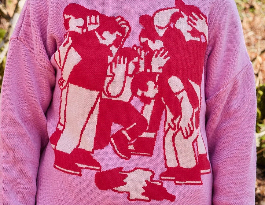 Jersey de punto grueso en color rosa con textura de relieve, cuello redondo y terminaciones acanaladas en puños y cintura, de la marca NWHR.