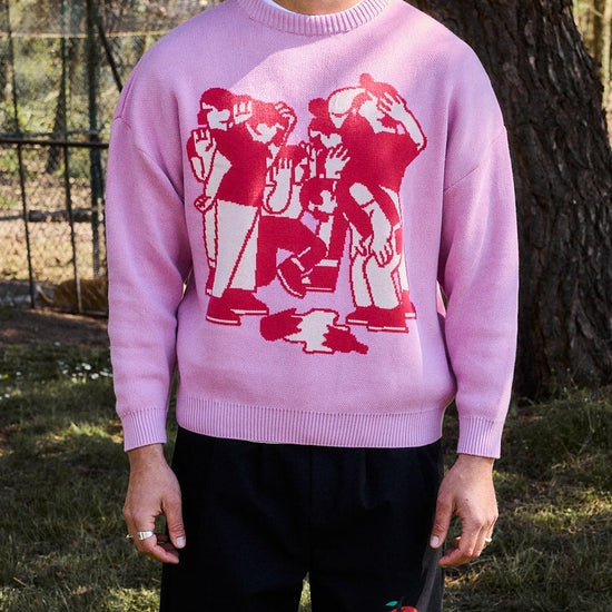 Jersey de punto grueso en color rosa con textura de relieve, cuello redondo y terminaciones acanaladas en puños y cintura, de la marca NWHR.