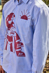 Camisa de manga corta con corte boxy y un estampado artístico integral en tonos cálidos inspirado en el atardecer, fruto de la colaboración entre NWHR y Pruden.