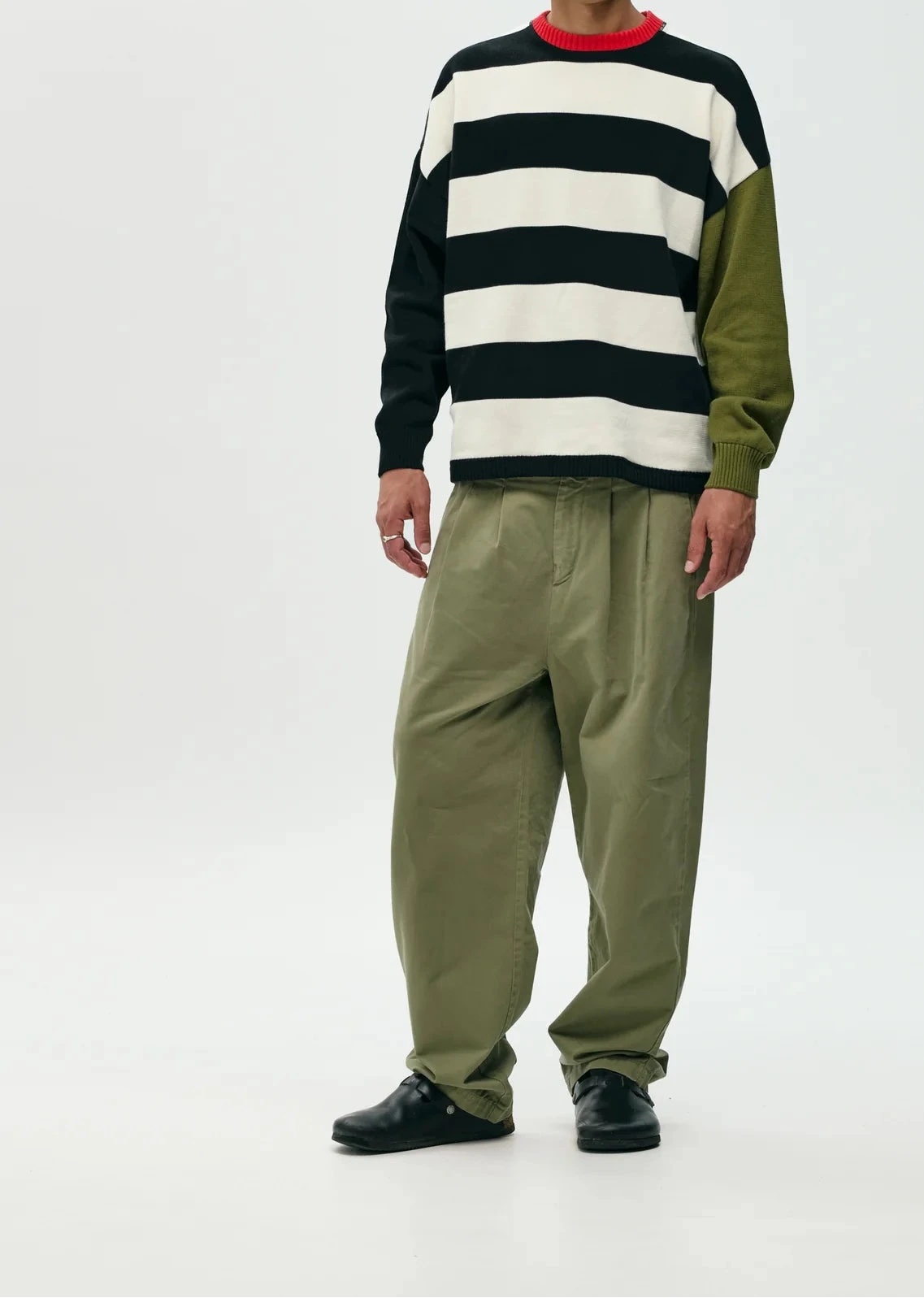 Pantalón chino verde lavado de NWHR en algodón orgánico GOTS, corte relaxed fit