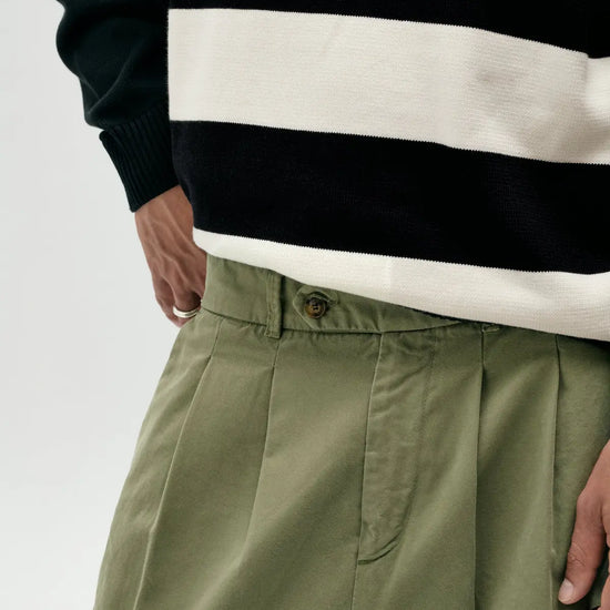 Pantalón chino verde lavado de NWHR en algodón orgánico GOTS, corte relaxed fit