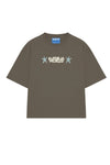 Camiseta de manga corta de corte holgado en color marrón con diseño gráfico "Entre as Pedras", confeccionada en algodón orgánico de la marca NWHR.
