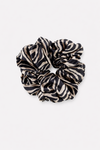 Coletero Scrunchie Isabella Cebra Beige y Negro