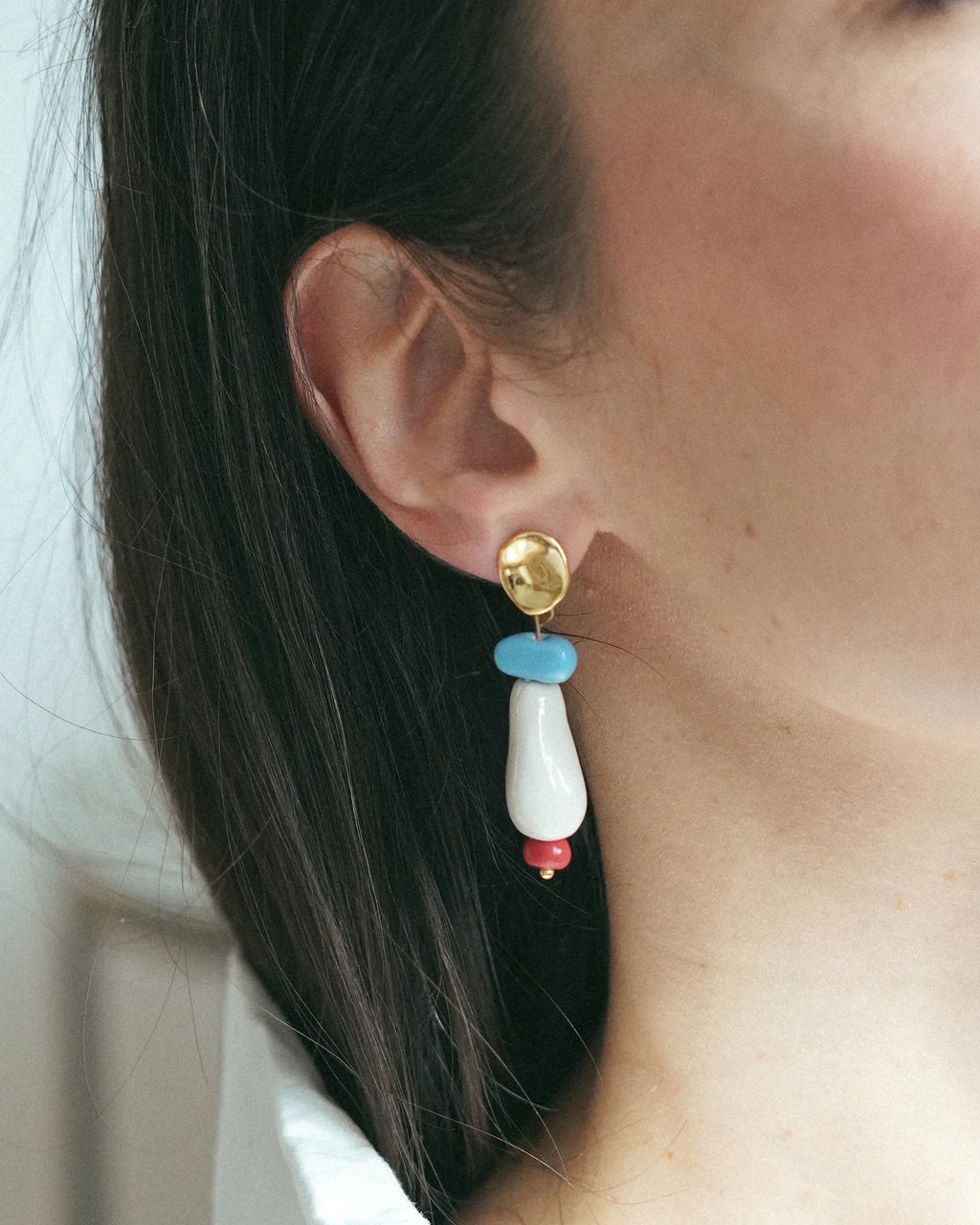 Pendientes Begonia Dorado, blanco, azul y rojo