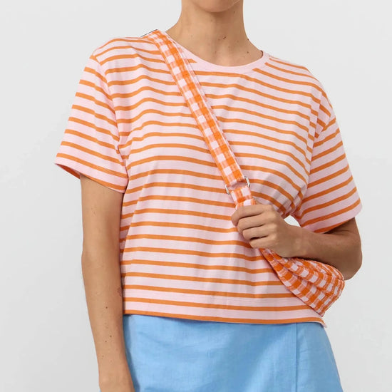 Bolso bandolera Janno Moonbag a cuadros naranja de Suite13Lab, forma media luna en algodón orgánico GOTS.