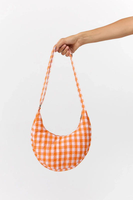 Bolso bandolera Janno Moonbag a cuadros naranja de Suite13Lab, forma media luna en algodón orgánico GOTS.