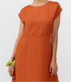 Vestido midi sin mangas Tinto Dress en color henna, escote redondo y abertura trasera, Suite13Lab.