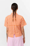 Camisa Eder Check Orange de Suite13Lab, algodón orgánico GOTS, cuadros naranja, manga corta y botones de corozo.