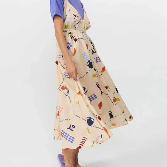 Vestido midi de algodón orgánico y lino con estampado Holiday, tirantes largos ajustables para varias posiciones, escote en pico y espalda descubierta de Suite13 Lab.