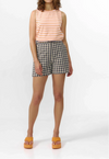 

Shorts Genil a cuadros grises de Suite13Lab, algodón orgánico GOTS, corte bermuda con bolsillos y botón de corozo.