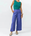 Pantalones de corte culotte en color azul medio con pernera ancha, talle alto y bolsillos delanteros, confeccionados en tejido fluido de lino y viscosa.