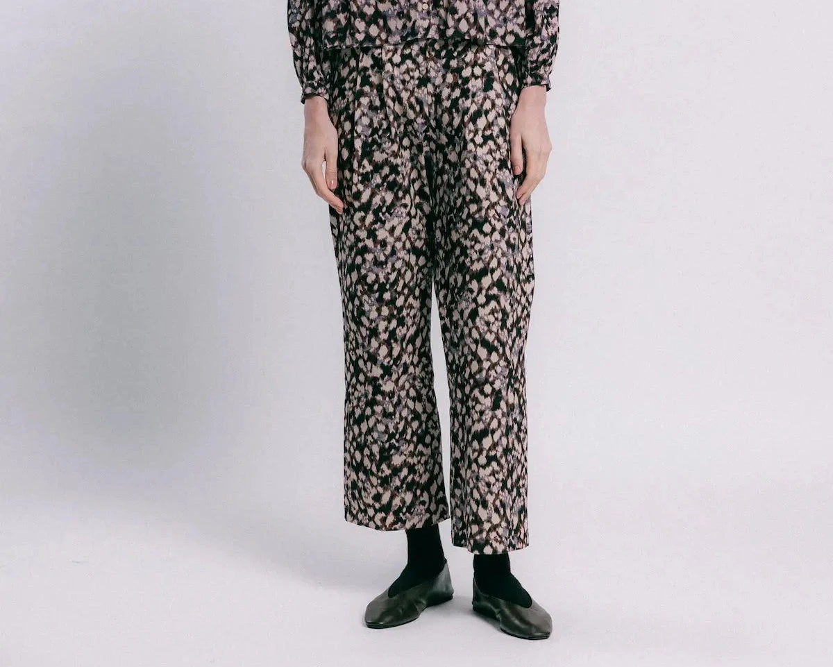 Pantalón Millet motas de TRIANA by C, algodón con estampado exclusivo diseñado en Bilbao