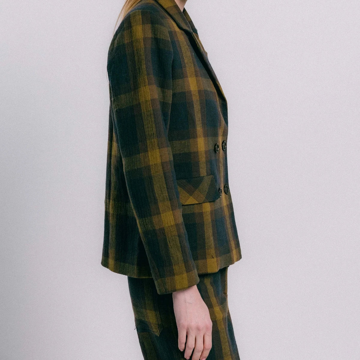 Traje cuadros verdes de TRIANA by C, blazer y pantalón en algodón y lino