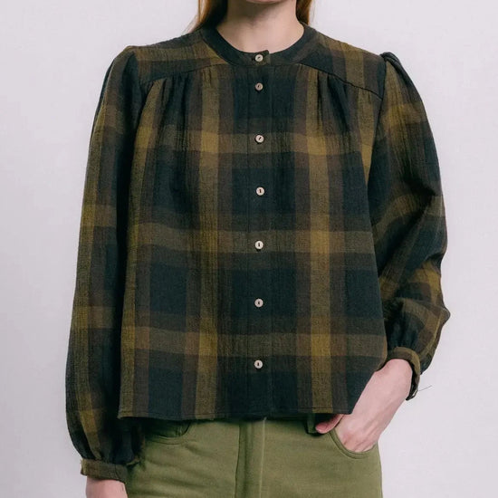 Blusa sidney cuadros de TRIANA by C en algodón y lino, verde azul marino y ocre