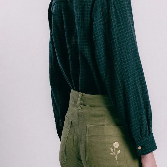 Blusa perth cuadros de TRIANA by C en algodón orgánico, verde bosque y azul oscuro