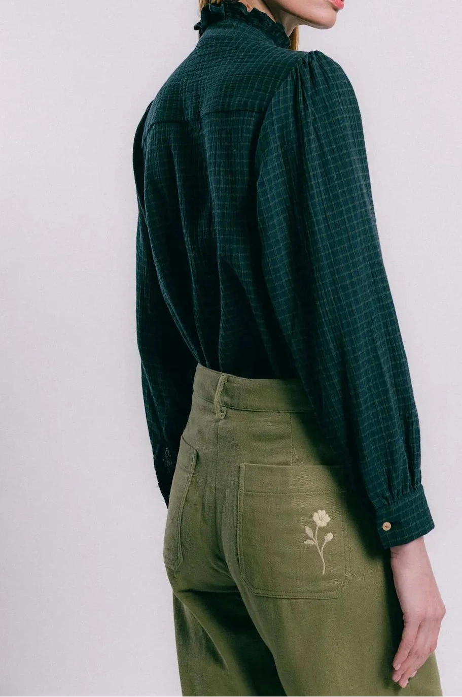 Blusa perth cuadros de TRIANA by C en algodón orgánico, verde bosque y azul oscuro