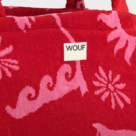 Bolso tote de gran formato en tejido jacquard de rizo de algodón orgánico, con asas largas para hombro y etiqueta de silicona, modelo Tulum de Wouf.