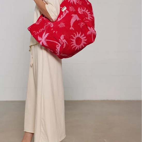Bolso tote de gran formato en tejido jacquard de rizo de algodón orgánico, con asas largas para hombro y etiqueta de silicona, modelo Tulum de Wouf.