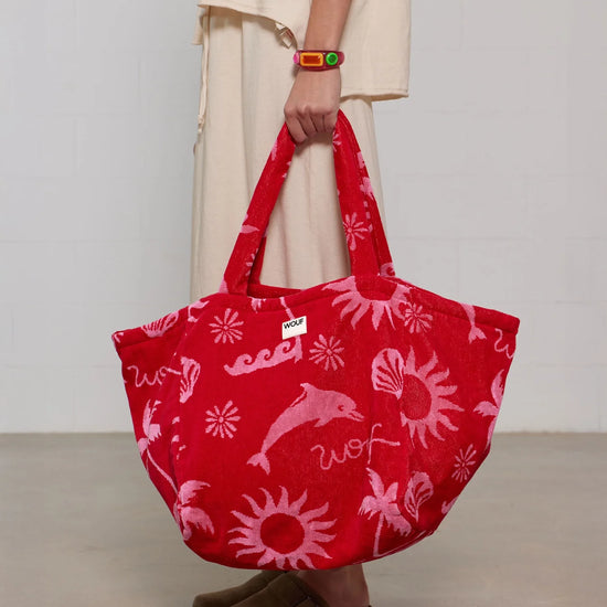 Bolso tote de gran formato en tejido jacquard de rizo de algodón orgánico, con asas largas para hombro y etiqueta de silicona, modelo Tulum de Wouf.