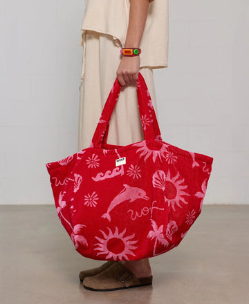Bolso tote de gran formato en tejido jacquard de rizo de algodón orgánico, con asas largas para hombro y etiqueta de silicona, modelo Tulum de Wouf.