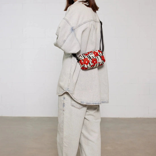 Mini bag bandolera Wildflower de Wouf, 19×10×5 cm, poliéster reciclado con estampado floral y strap ajustable