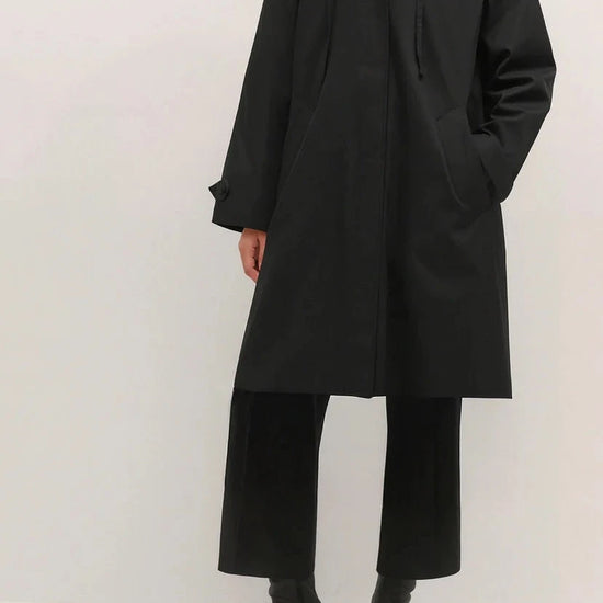 Gabardina Barry negra de TRIANA by C, repelente al agua con forro de cuadro vichy